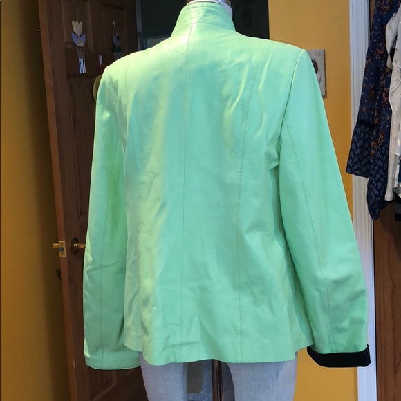 Beautiful leather jacket - Picture 6 of 7